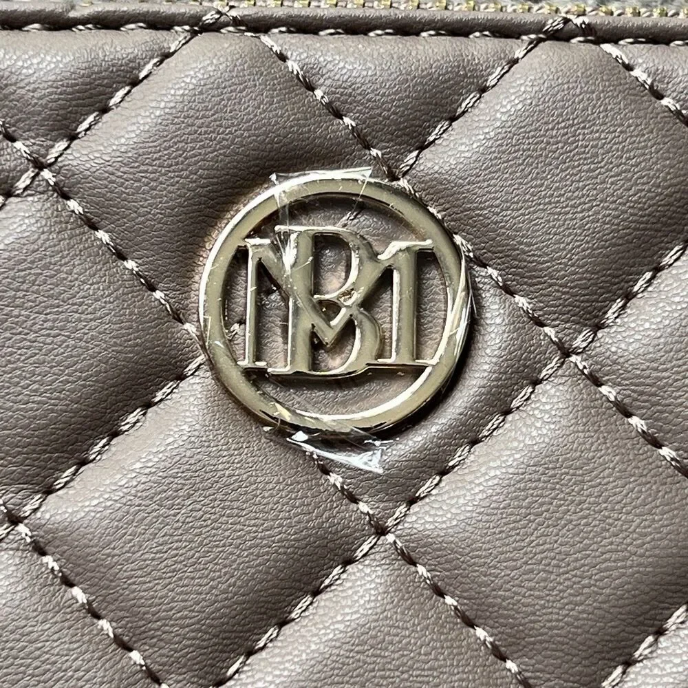 NWT Badgley Mischka Wristlet Quilted Vegan Leather Taupe Gold Zipper‎ Logo